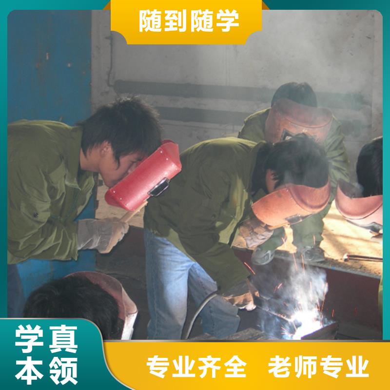 电气焊虎振挖掘机学校报名优惠