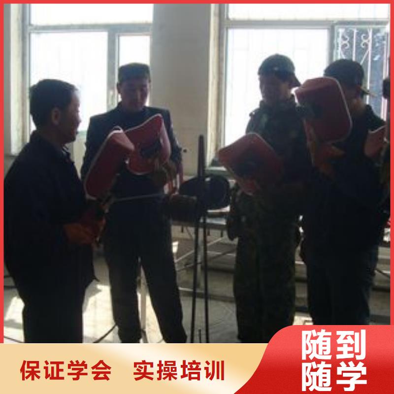 电气焊虎振挖掘机学校报名优惠