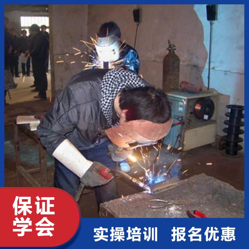 电气焊虎振挖掘机学校报名优惠