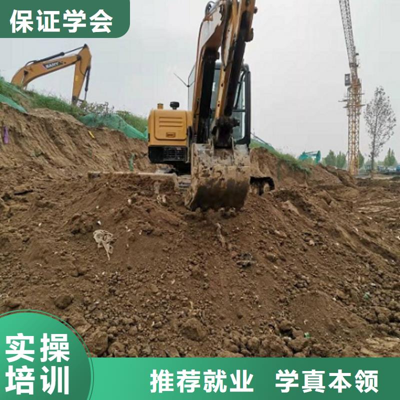 挖掘机学校_哪个技校有汽修专业学真本领
