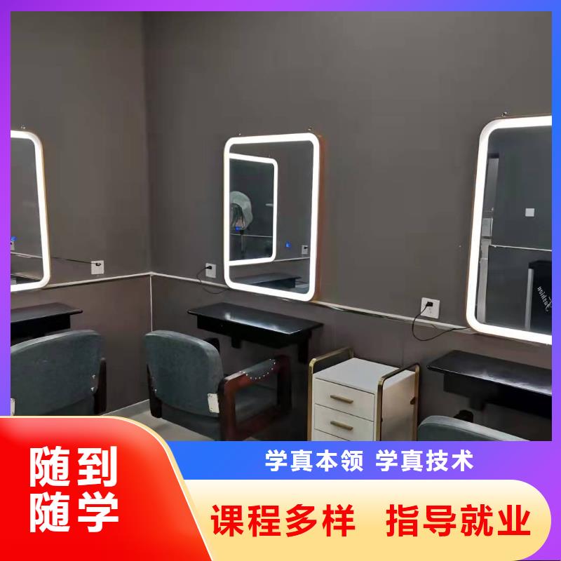 美发培训学校哪个学校能学开挖掘机铲车叉车实操培训