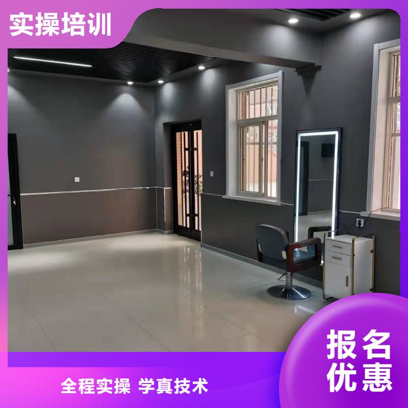 【美发培训学校挖掘机钩机培训学校哪家好就业快】
