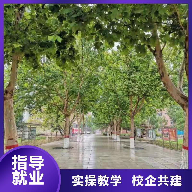 美发培训学校哪个学校能学开挖掘机铲车叉车实操培训