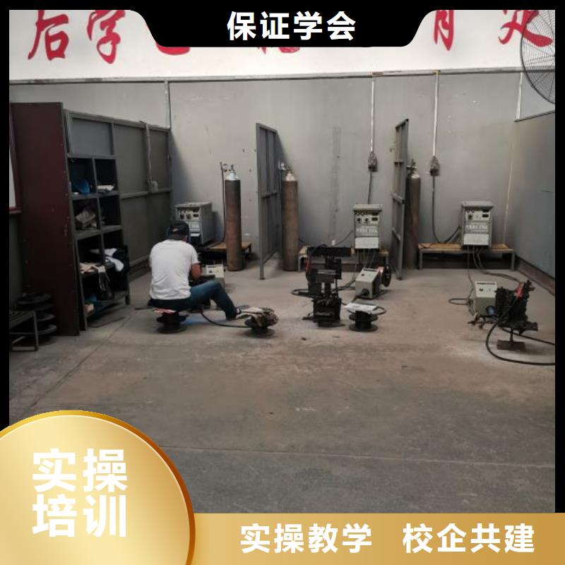 焊工学校虎振挖掘机学校老师专业
